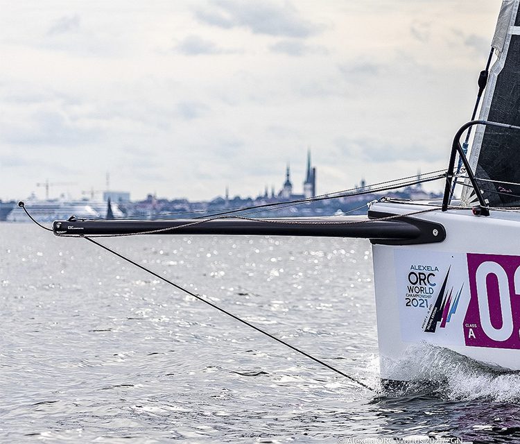 Carbon race boat